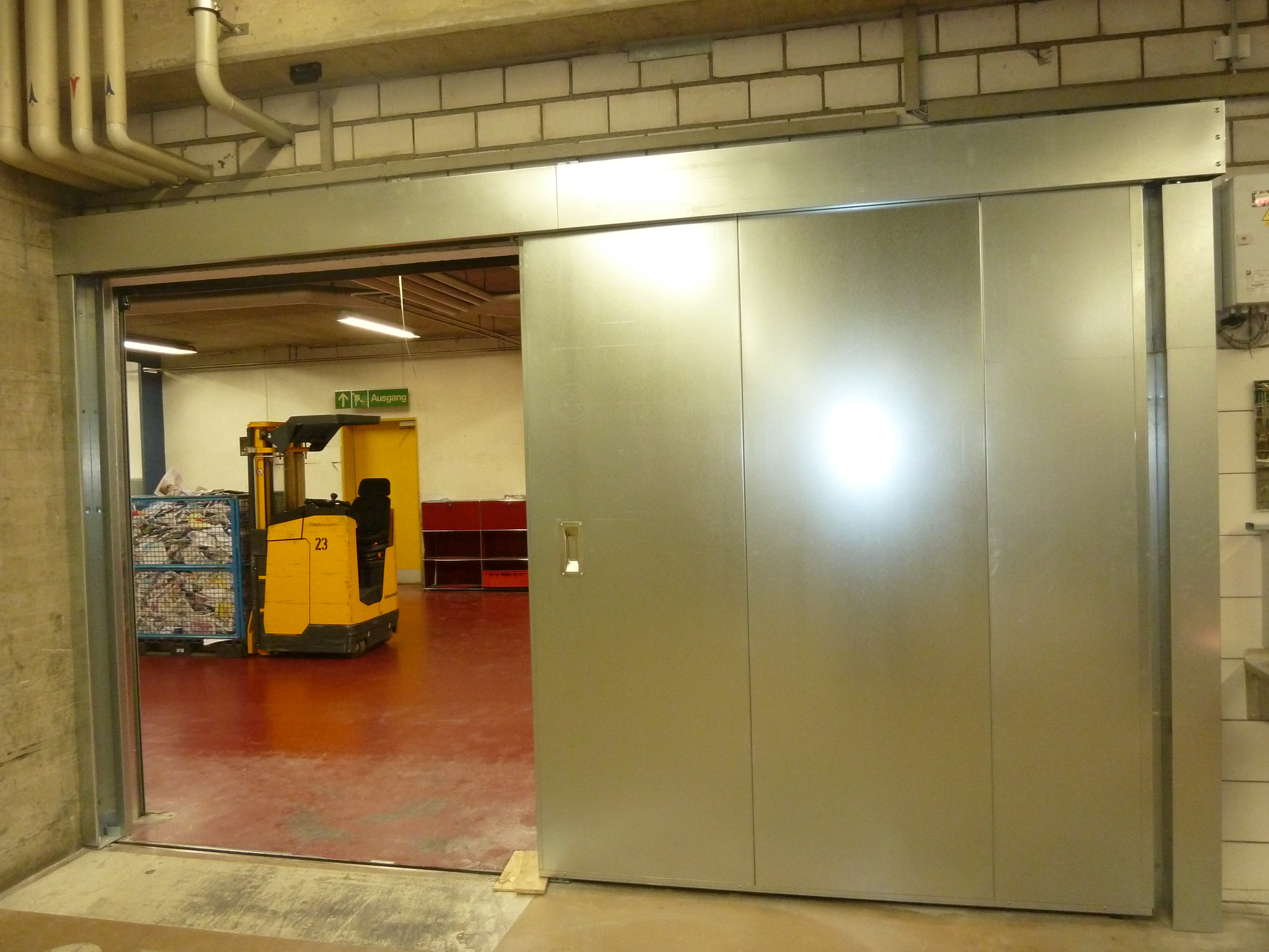 Bauteil AG - IHR KOMPETENTER PARTNER FÜR INDUSTRIETORE