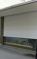 Rollladen doppelwandig elox Alu / Einbruchschutz, Krawallschutz Ladengeschäfte, vor Schaufenster und Eingangstüren